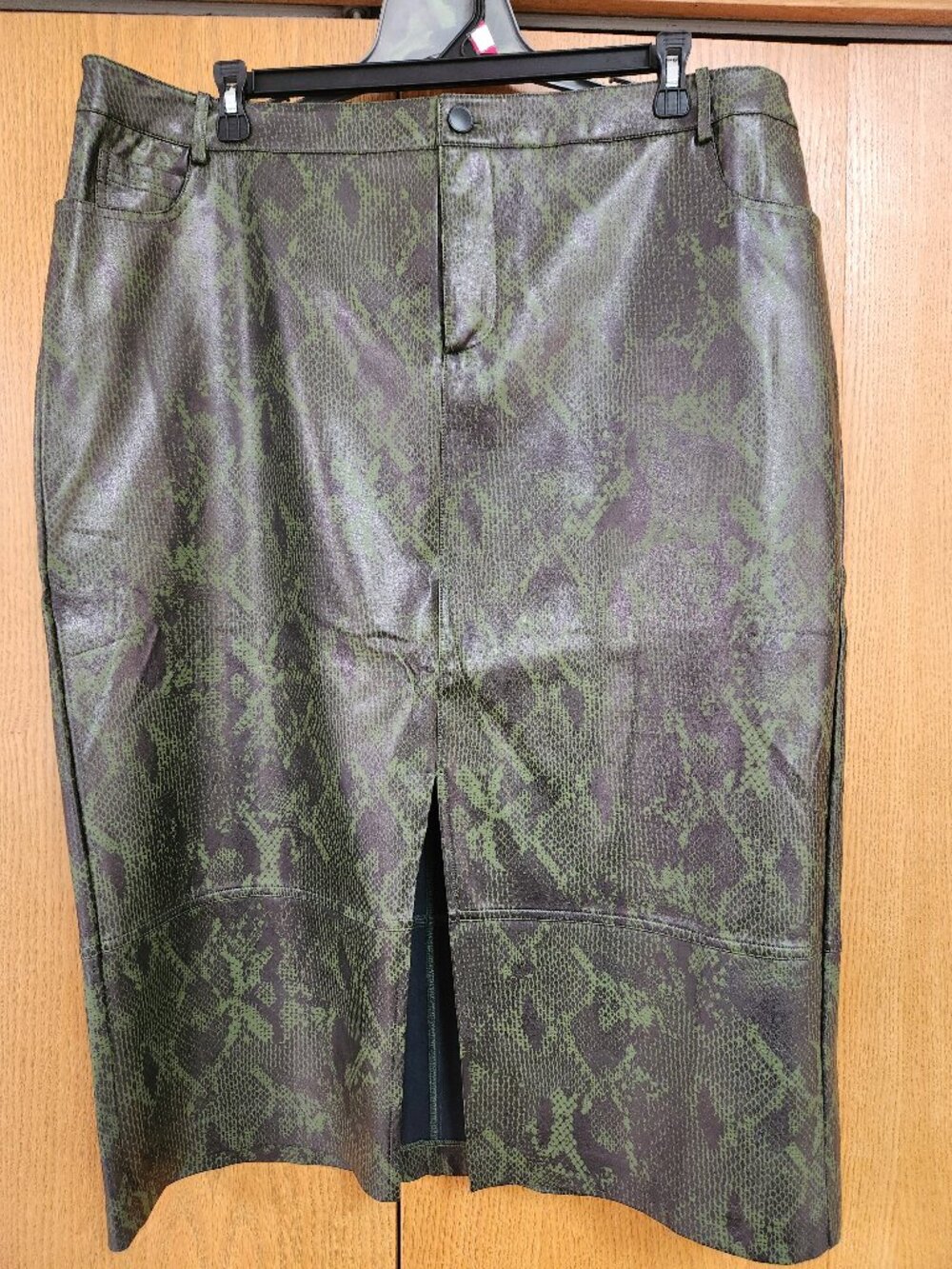 Size 20 Eloquii Faux Leather Snakeskin Skirt